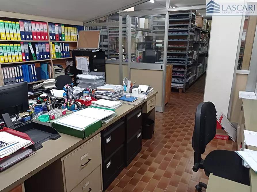 Immagine 4 di Negozio in vendita  a Bergamo