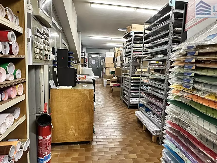 Immagine 5 di Negozio in vendita  a Bergamo