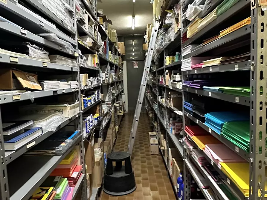 Immagine 6 di Negozio in vendita  a Bergamo