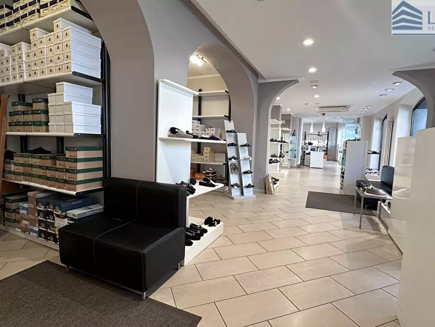 Immagine 4 di Negozio in vendita  in Via Don Luigi Palazzolo 43 a Bergamo
