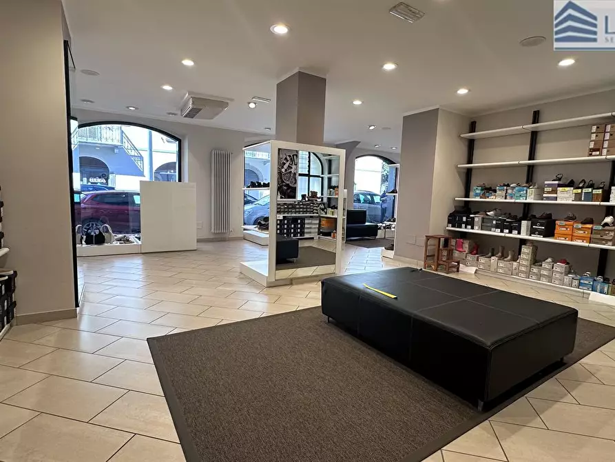 Immagine 1 di Negozio in vendita  in Via Don Luigi Palazzolo 43 a Bergamo