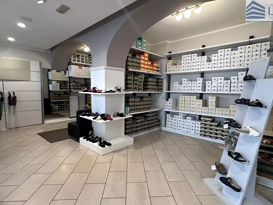 Immagine 2 di Negozio in affitto  in Via Don Luigi Palazzolo 43 a Bergamo