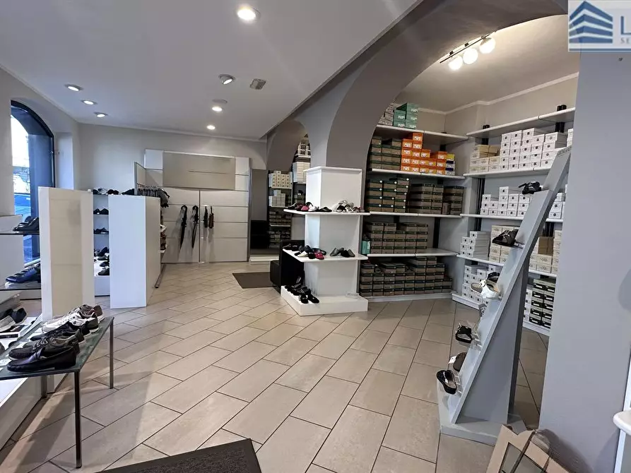 Immagine 1 di Negozio in affitto  in Via Don Luigi Palazzolo 43 a Bergamo