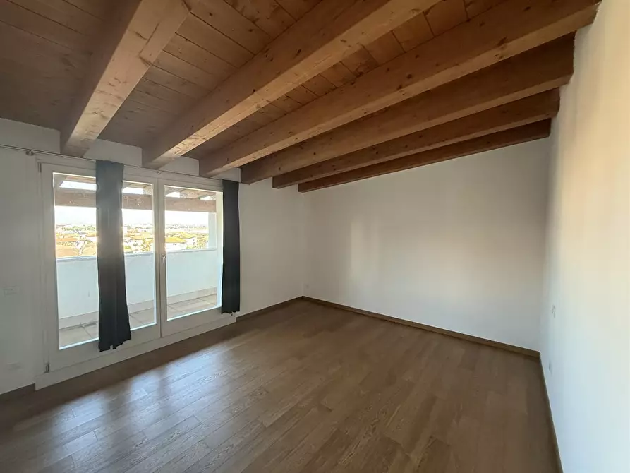 Immagine 1 di Attico in affitto  in Viale Camisano 56 a Vicenza