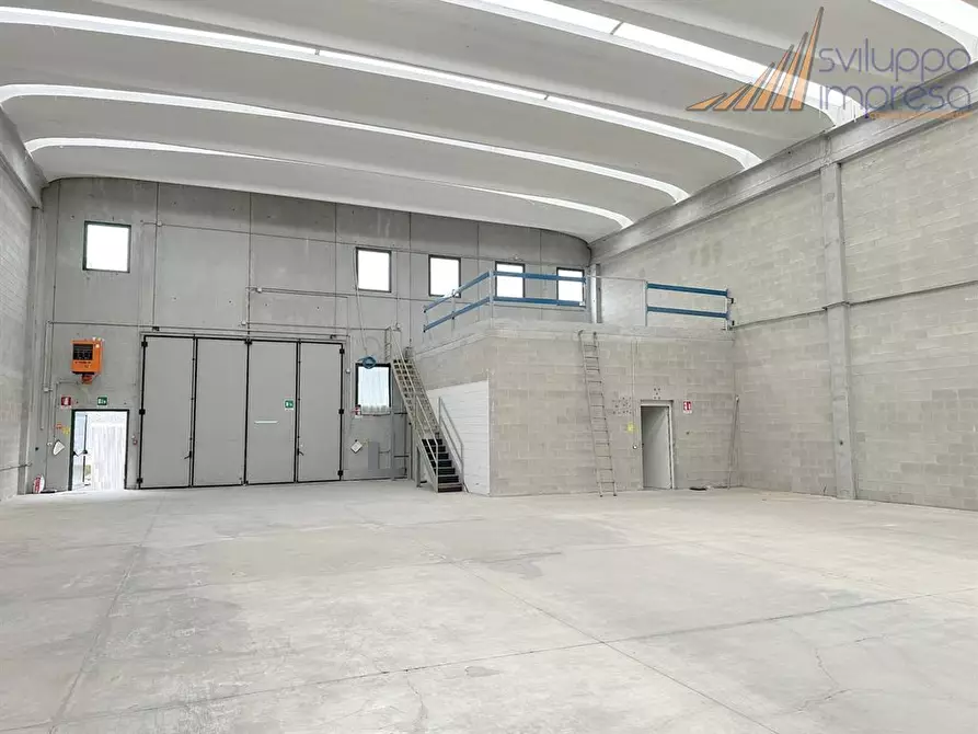 Immagine 4 di Capannone industriale in vendita  in via belvedere 100 a Arcore