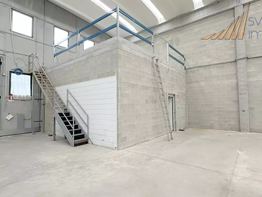 Immagine 5 di Capannone industriale in vendita  in via belvedere 100 a Arcore