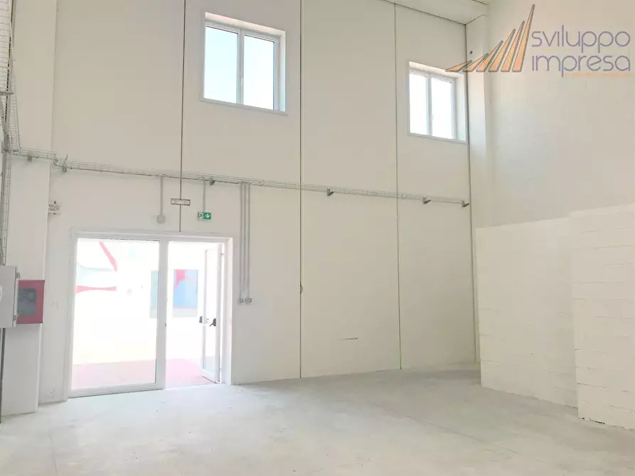 Immagine 3 di Capannone industriale in affitto  in via Italia 175/8 a Busnago