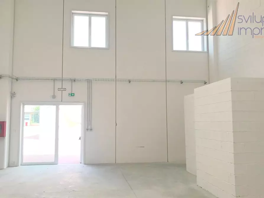 Immagine 1 di Capannone industriale in affitto  in via Italia 175/8 a Busnago