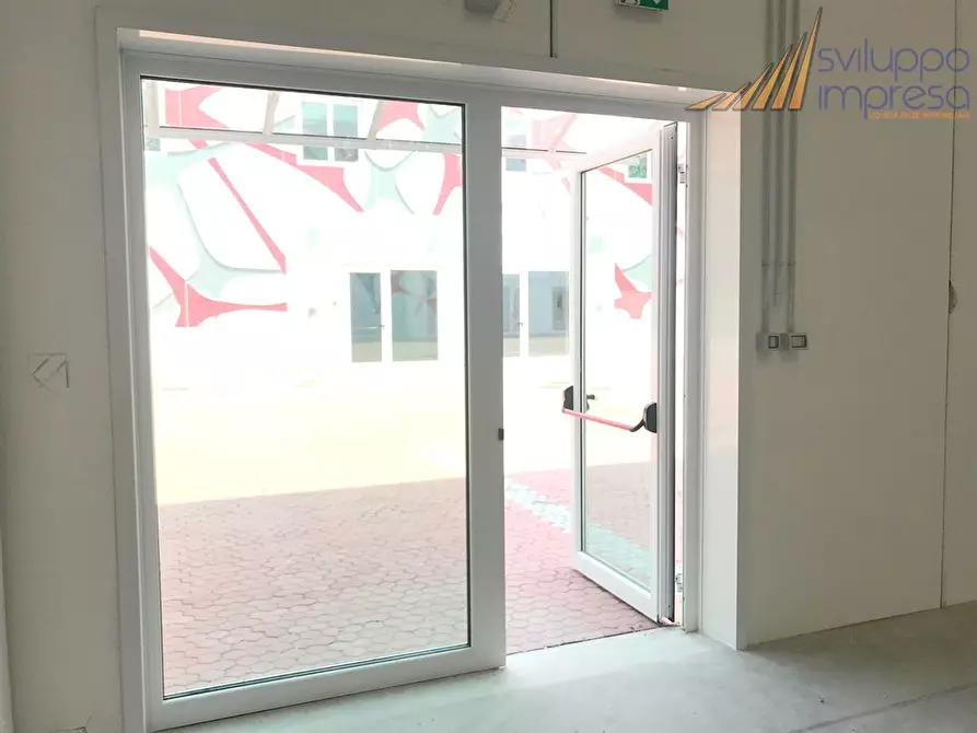 Immagine 5 di Capannone industriale in affitto  in via Italia 175/8 a Busnago