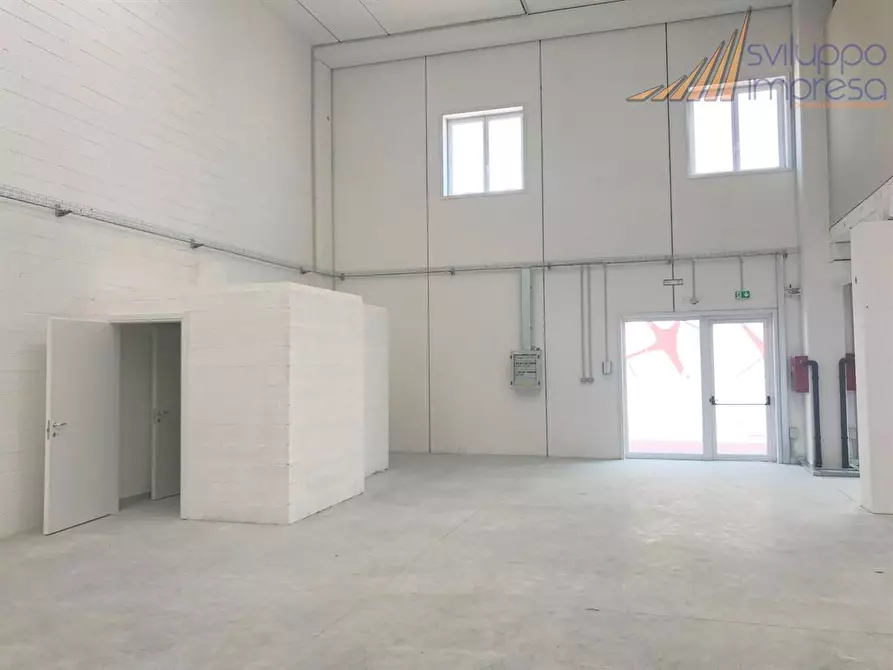 Immagine 5 di Capannone industriale in affitto  in via italia 175 a Busnago
