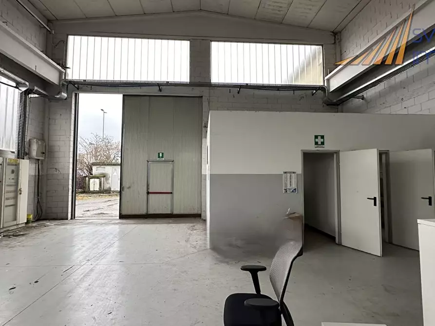 Immagine 2 di Capannone industriale in affitto  a Cavenago Di Brianza