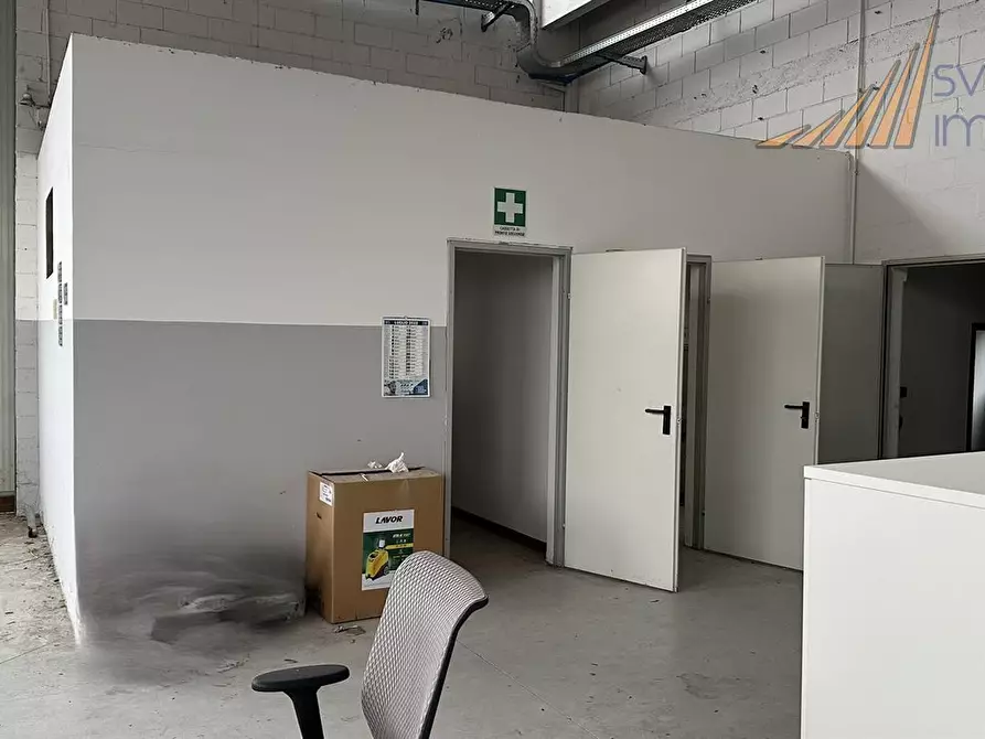 Immagine 3 di Capannone industriale in affitto  a Cavenago Di Brianza