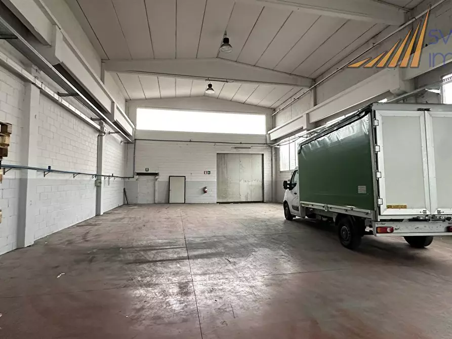 Immagine 1 di Capannone industriale in affitto  a Cavenago Di Brianza
