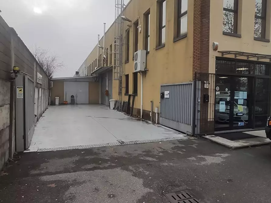 Immagine 1 di Negozio in affitto  in via de vizzi vigano' 18 a Cinisello Balsamo