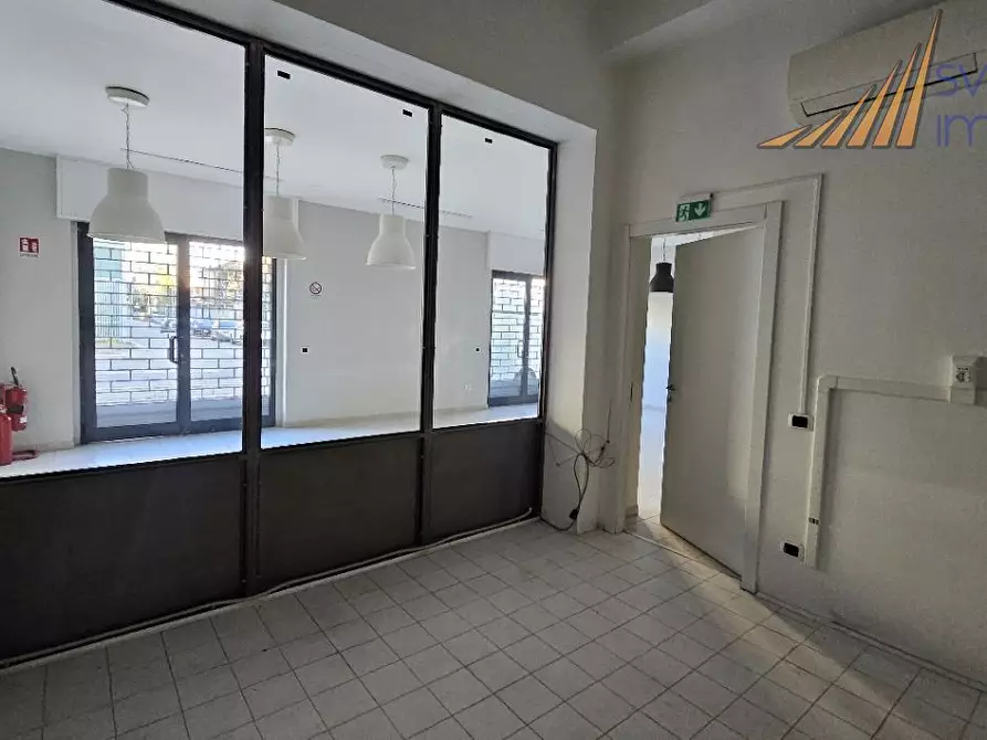 Immagine 9 di Negozio in affitto  in via valtellina 55/57 a Cinisello Balsamo