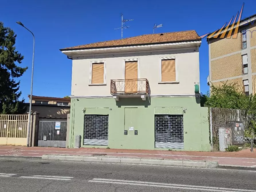 Immagine 7 di Negozio in affitto  in via valtellina 55/57 a Cinisello Balsamo