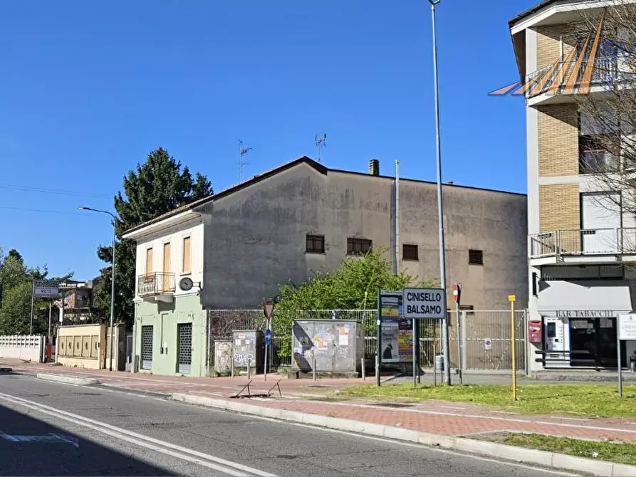 Immagine 1 di Negozio in affitto  in via valtellina 55/57 a Cinisello Balsamo