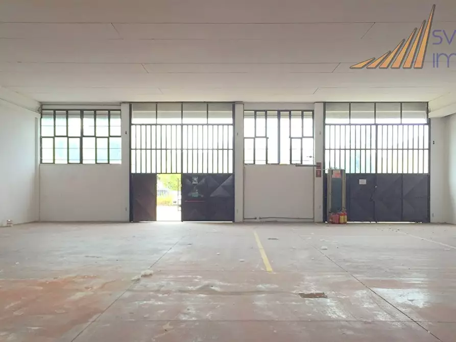 Immagine 2 di Capannone industriale in affitto  a Cologno Monzese
