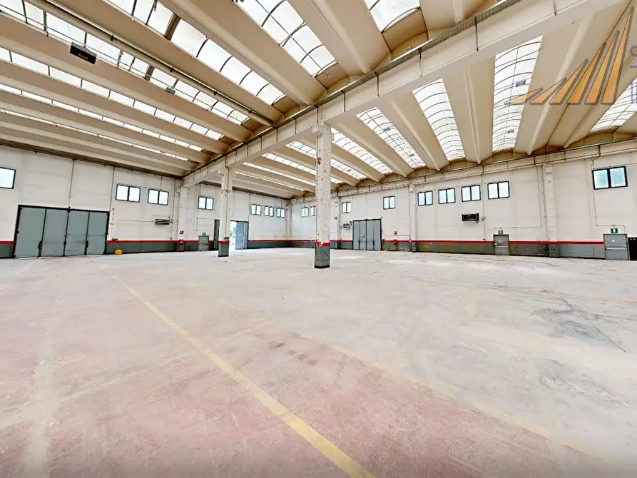 Immagine 2 di Capannone industriale in affitto  in via delle Industrie 9 a Mezzago