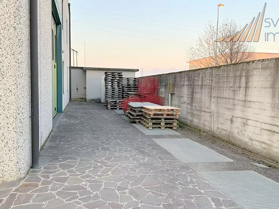 Immagine 1 di Capannone industriale in vendita  in via Eugenio Curiel 56 a Mezzago