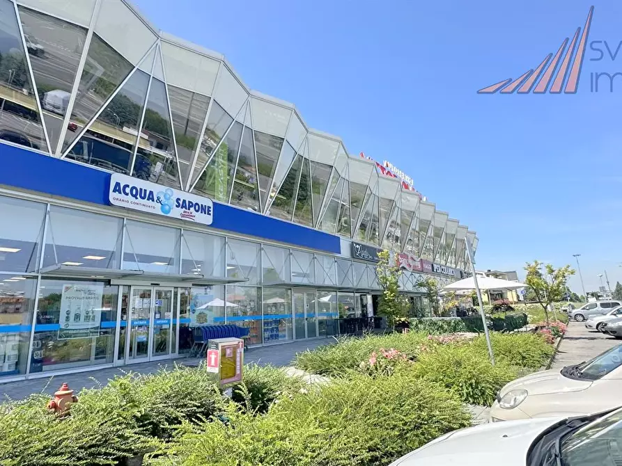 Immagine 1 di Negozio in affitto  in via del Commercio 22 a Busnago