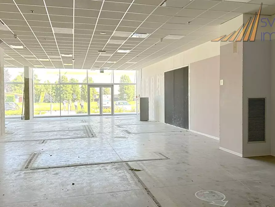 Immagine 9 di Negozio in affitto  in via del Commercio 22 a Busnago