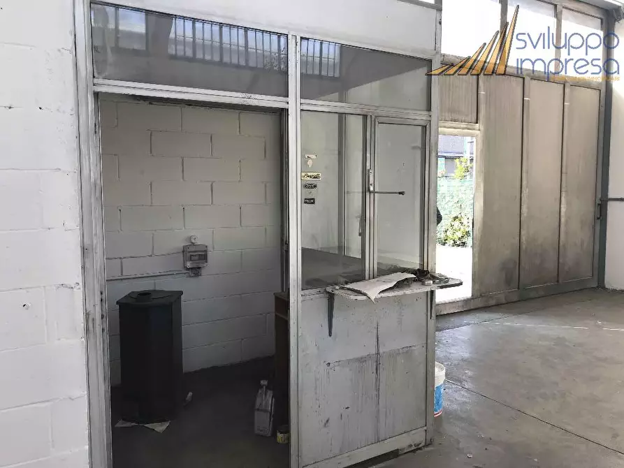 Immagine 1 di Capannone industriale in affitto  in via giacomo matteotti a Pessano Con Bornago