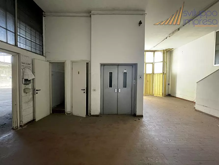 Immagine 3 di Capannone industriale in vendita  a Paderno Dugnano