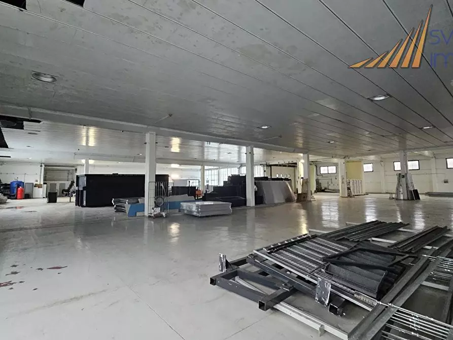 Immagine 3 di Capannone industriale in affitto  in Via Girolamo Birago 16 / 11 a Cologno Monzese
