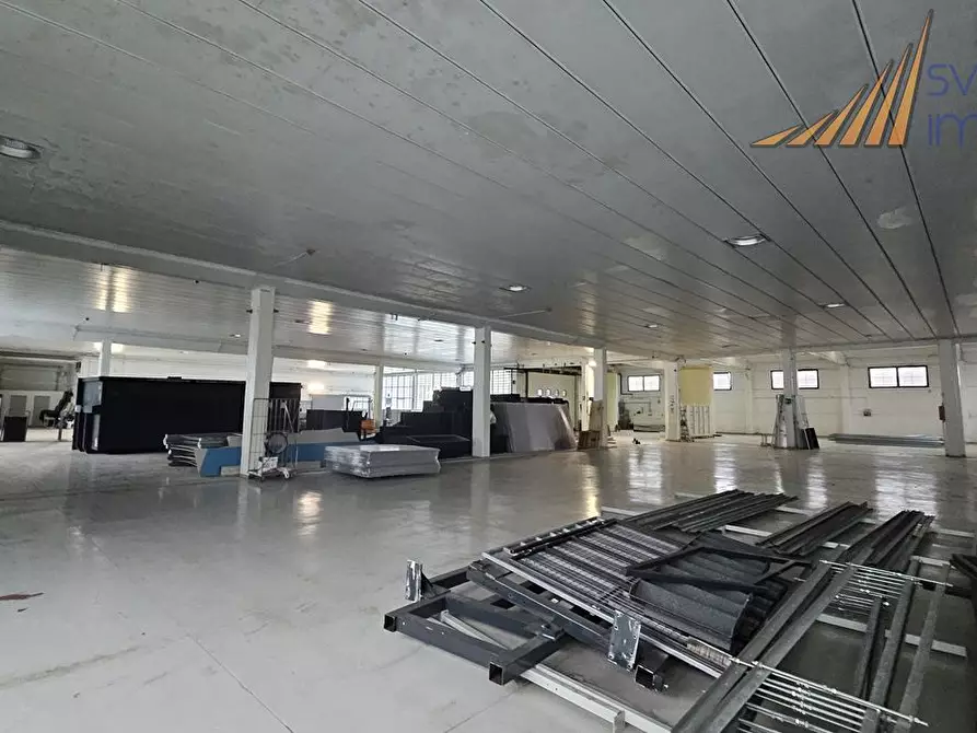 Immagine 1 di Capannone industriale in affitto  in Via Girolamo Birago 16 / 11 a Cologno Monzese