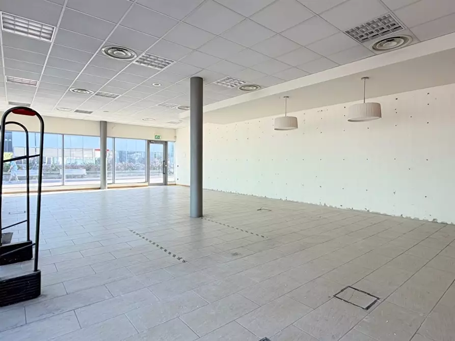 Immagine 6 di Negozio in affitto  in piazza montanelli 16 a Sesto San Giovanni