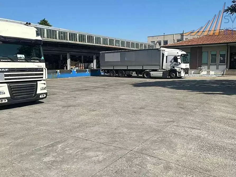 Immagine 3 di Capannone industriale in vendita  in Via Umbria a Segrate