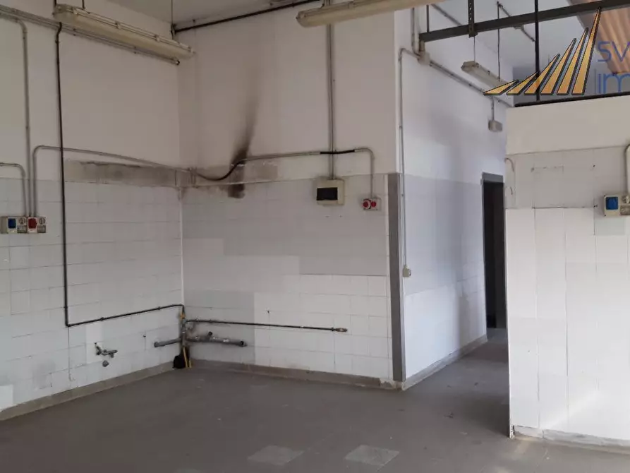 Immagine 9 di Laboratorio in affitto  in via Galilei 2 a Pessano Con Bornago