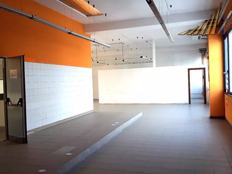 Immagine 6 di Laboratorio in affitto  in via Galilei 2 a Pessano Con Bornago