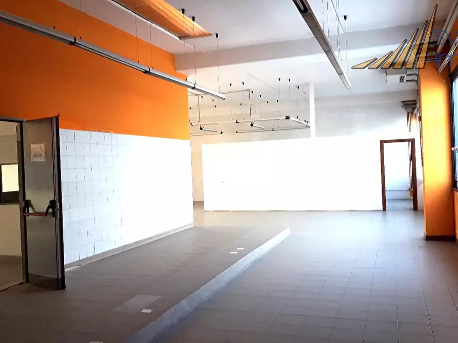 Immagine 3 di Laboratorio in affitto  in via Galilei 2 a Pessano Con Bornago