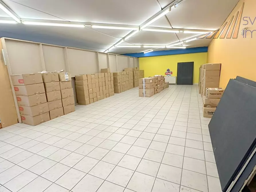 Immagine 1 di Negozio in affitto  in via Roma 104 a Cavenago Di Brianza