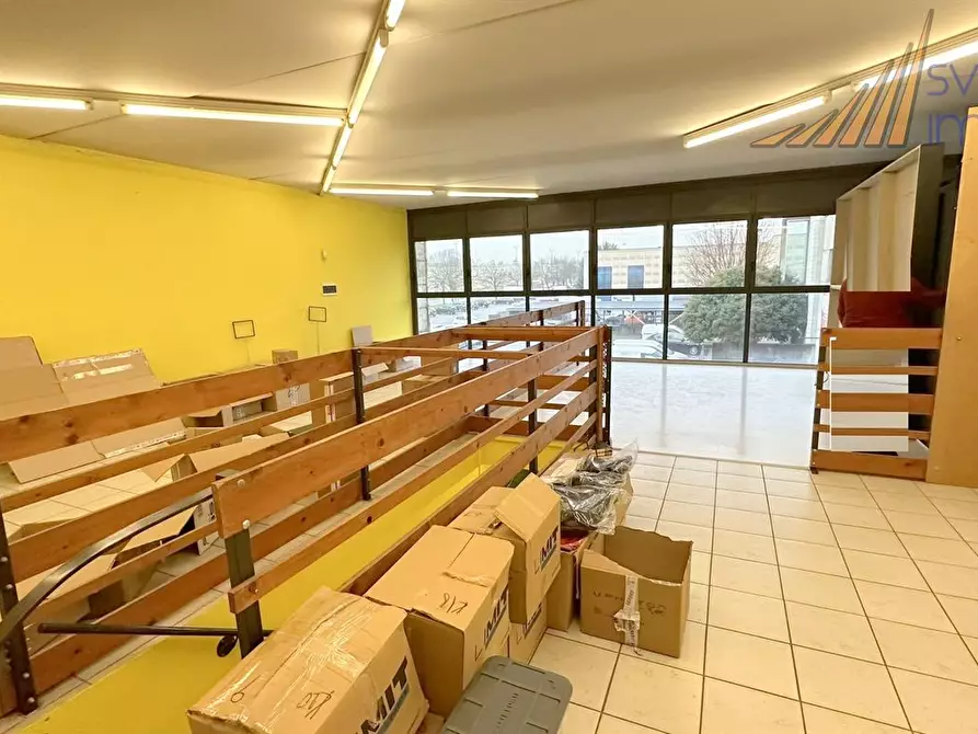 Immagine 2 di Negozio in affitto  in via Roma 104 a Cavenago Di Brianza