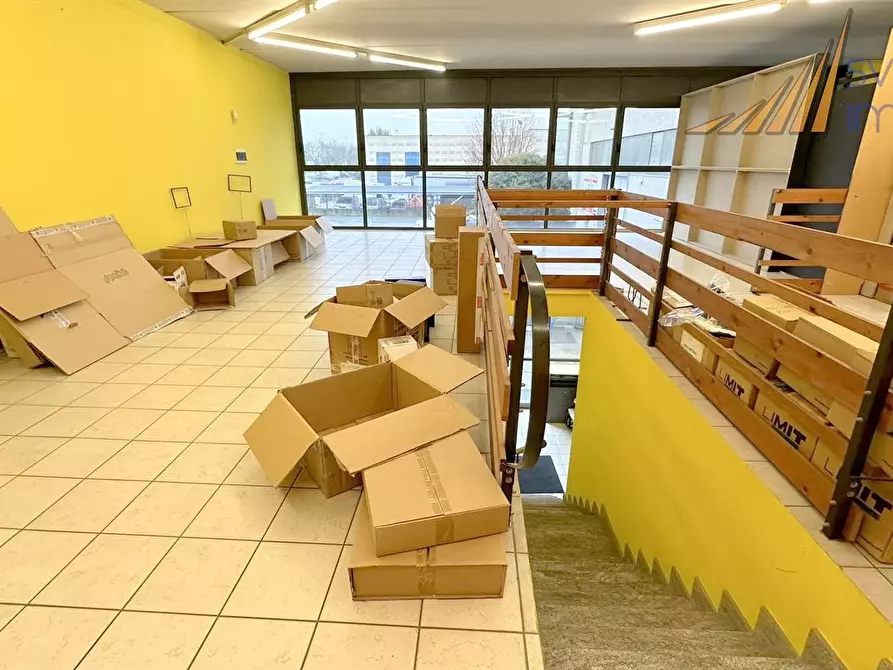 Immagine 4 di Negozio in affitto  in via Roma 104 a Cavenago Di Brianza
