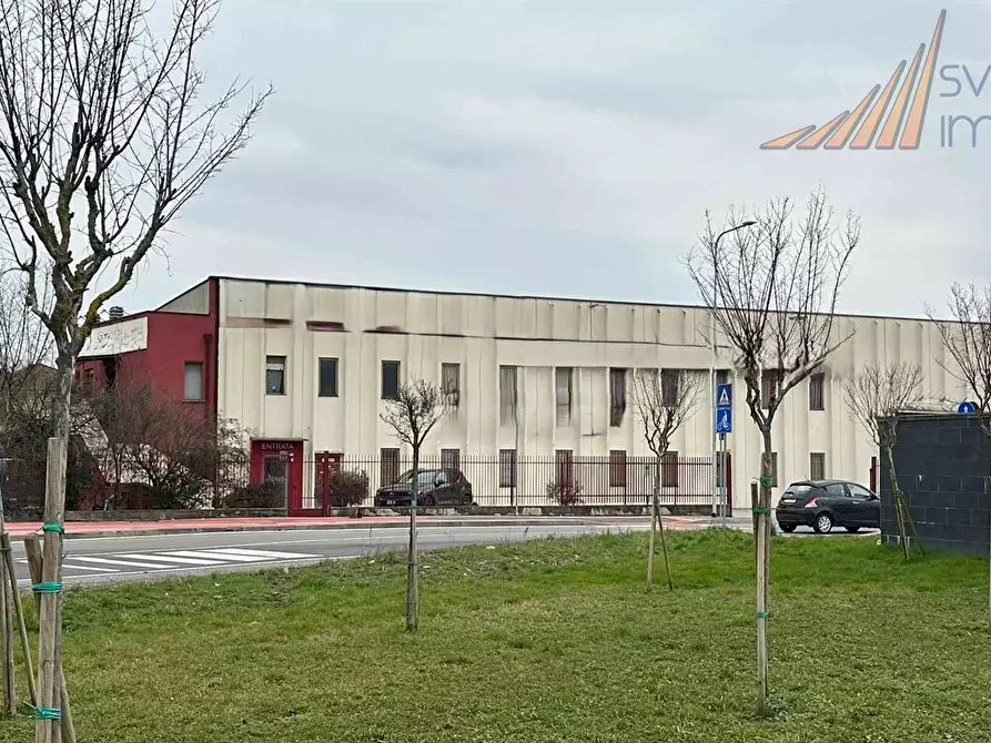 Immagine 1 di Negozio in vendita  in Via Piemonte 24 a Pioltello