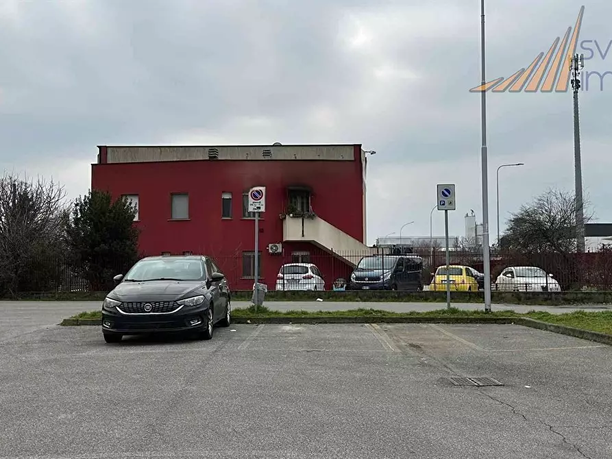 Immagine 3 di Negozio in vendita  in Via Piemonte 24 a Pioltello