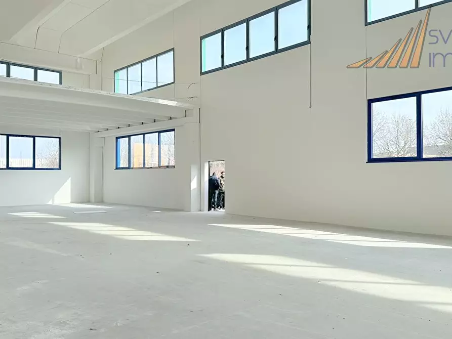 Immagine 2 di Capannone industriale in affitto  in via Enrico Mattei 2 a Villasanta