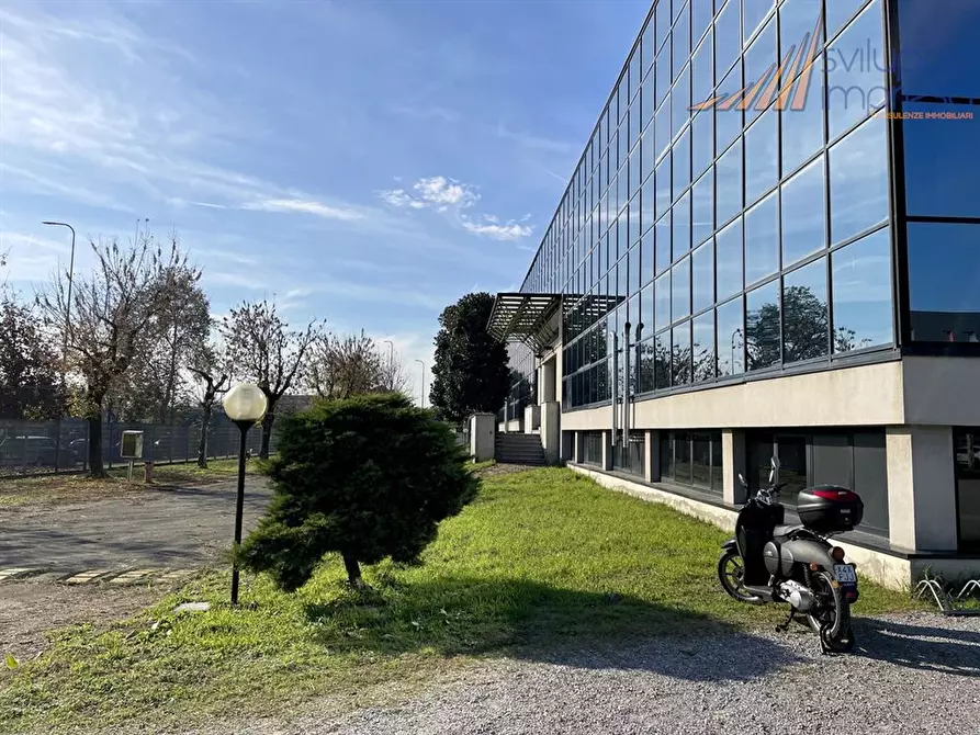 Immagine 8 di Ufficio in vendita  in viale dell'Industria 1 a Paderno Dugnano