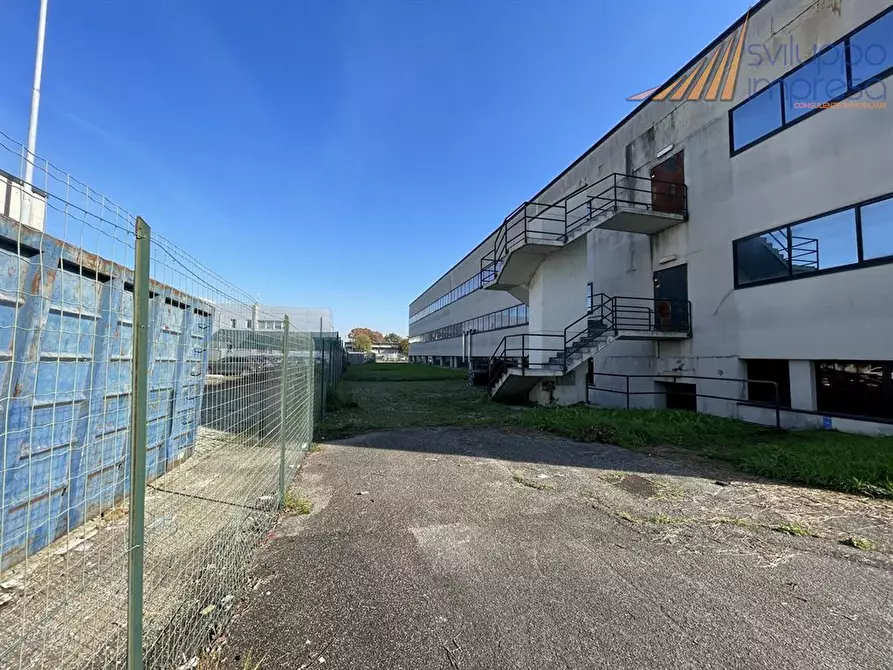 Immagine 3 di Ufficio in vendita  in viale dell'Industria 1 a Paderno Dugnano