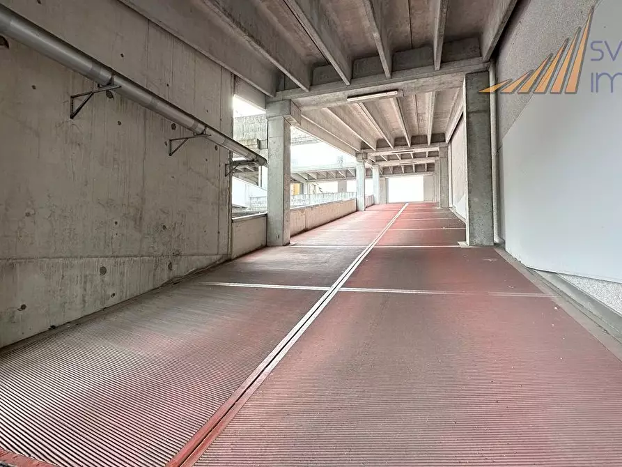 Immagine 1 di Capannone industriale in affitto  in Via Fulvio Testi 326 a Milano