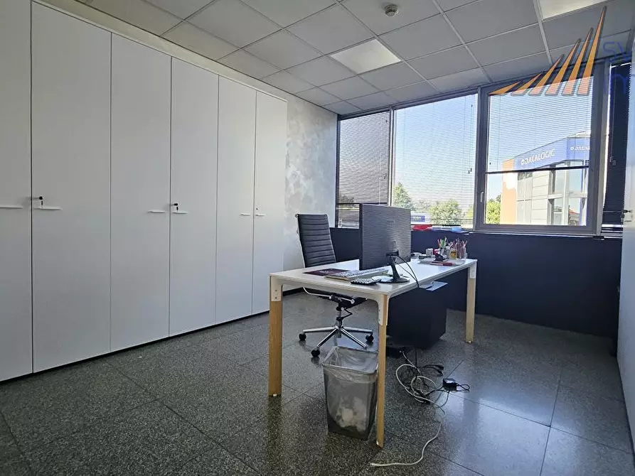Immagine 3 di Ufficio in affitto  in Via Mozart 47 a Cologno Monzese