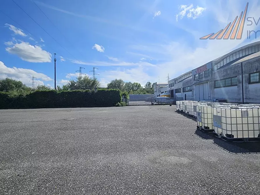 Immagine 2 di Capannone industriale in affitto  in Via Grazia Deledda snc a Pioltello
