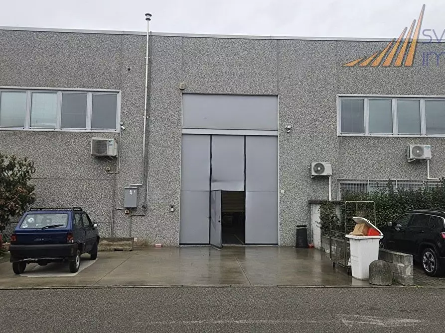 Immagine 9 di Capannone industriale in affitto  a Peschiera Borromeo