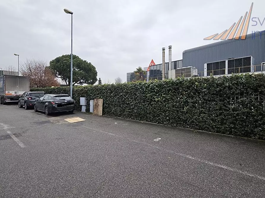 Immagine 8 di Capannone industriale in affitto  a Peschiera Borromeo