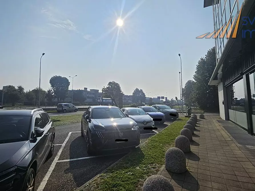 Immagine 6 di Negozio in vendita  in Via Artigianato 2/B a Carugate