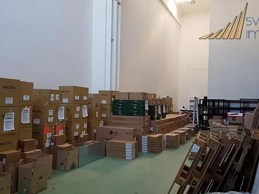 Immagine 9 di Capannone industriale in affitto  in via Caravaggio 28 a Desio